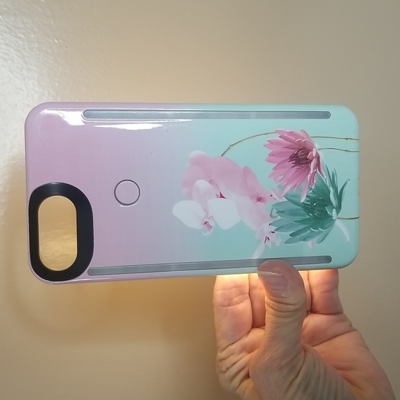 LUMEE LIMITED EDITION DOU SELFIE LED CASE FOR IPHONE 8 PLUS - Picture 5 of 7